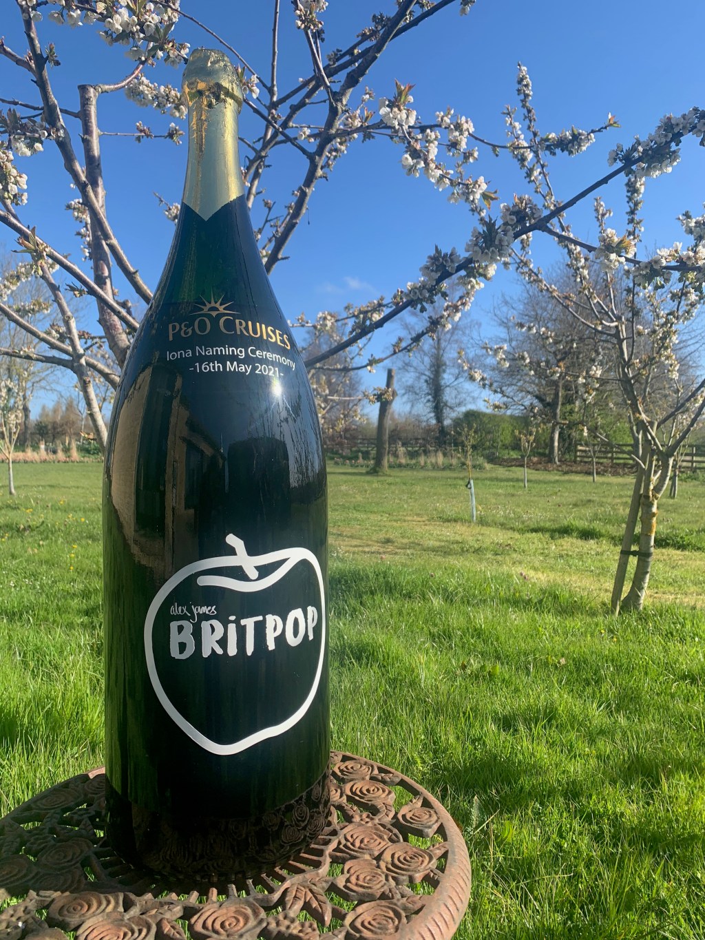 Alex James’ Britpop cider to take centre stage at naming of&nbsp;Iona!