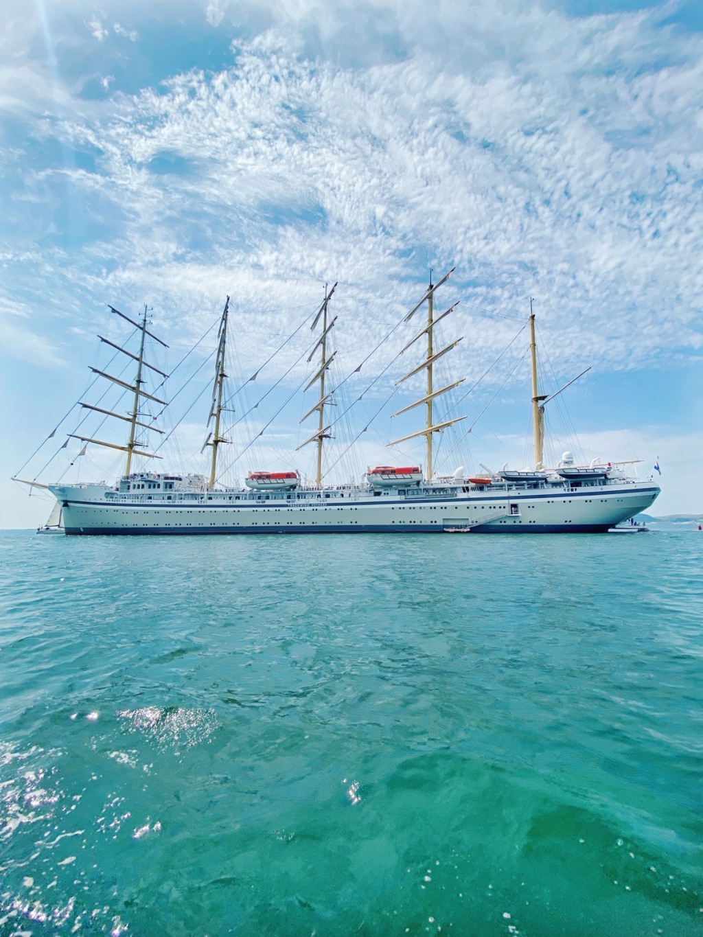 Golden Horizon, Tradewind Voyages : the Inaugural Cruise