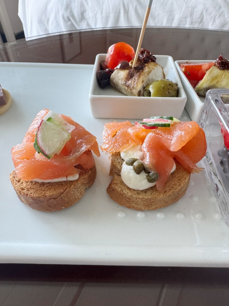 Smoked salmon canapes