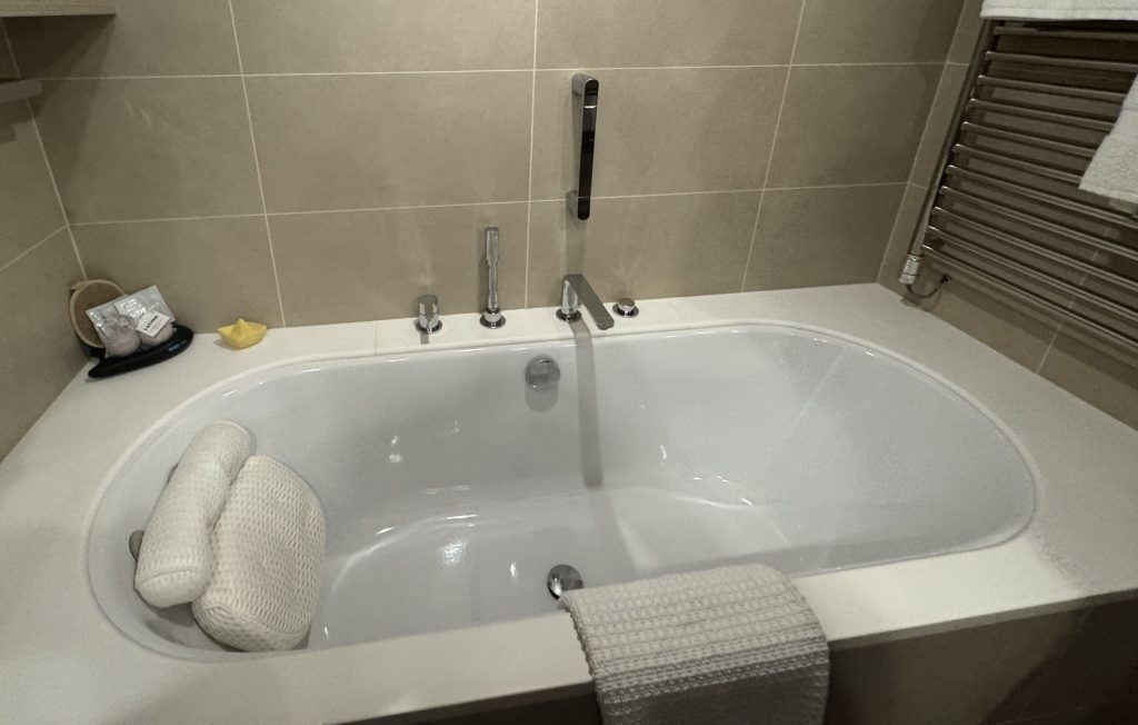 Spa bath in a suite on National Geographic Endurance