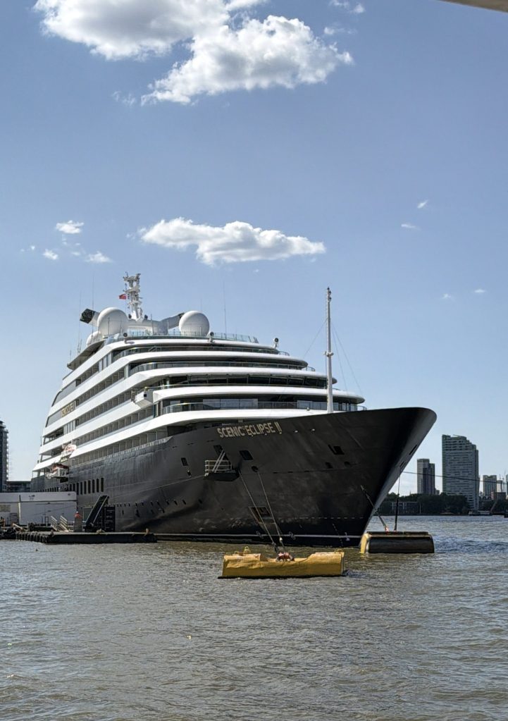 Scenic Eclipse II On the River Thames